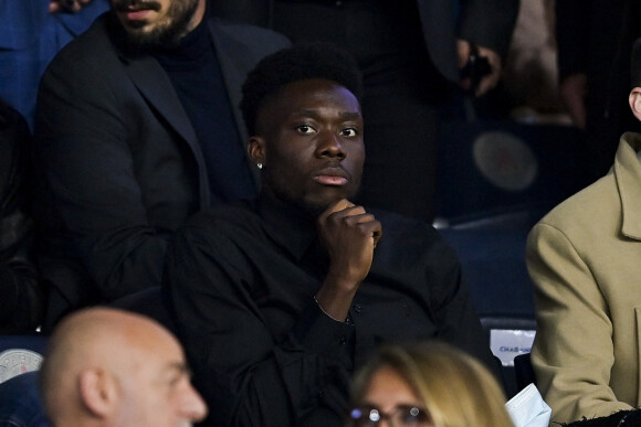 Alphonso Davies - Pierre Ménès assiste au match de Ligue 1 Uber Eats PSG contre Angers (2-1) à Paris, le 15 octobre 2021. © JB Autissier / Panoramic / Bestimage