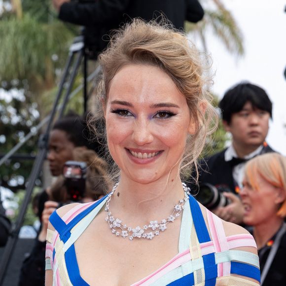 Déborah François - Montée des marches du film " Heojil Kyolshim (Decision To Leave) " lors du 75ème Festival International du Film de Cannes. Le 23 mai 2022 © Olivier Borde / Bestimage 