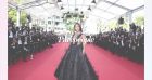 Festival de Cannes 2022 : Naomi Campbell très décolletée et en retard, Elsa Zylberstein rayonnante