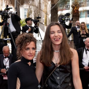 Antonia Buresi et Lola Quivoron - Montée des marches du film " Heojil Kyolshim (Decision To Leave) " lors du 75ème Festival International du Film de Cannes. Le 23 mai 2022 © Cyril Moreau / Bestimage 