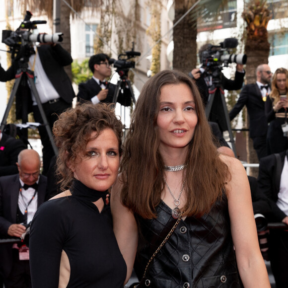 Antonia Buresi et Lola Quivoron - Montée des marches du film " Heojil Kyolshim (Decision To Leave) " lors du 75ème Festival International du Film de Cannes. Le 23 mai 2022 © Cyril Moreau / Bestimage 