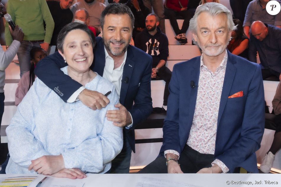 Exclusif - Danielle Moreau, Bernard Montiel, Gilles Verdez sur le plateau de l&#039;émission Touche pas à mon poste (TPMP) diffusée en direct sur C8 le 21 mars 2022. © Jack Tribeca / Bestimage   