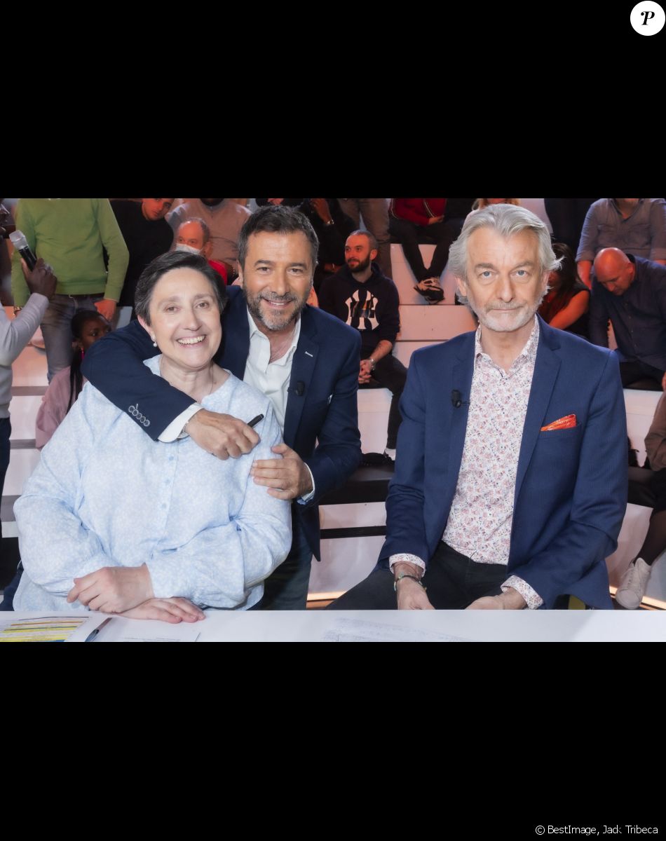 Exclusif - Danielle Moreau, Bernard Montiel, Gilles Verdez sur le plateau de l'émission Touche pas à mon poste (TPMP) diffusée en direct sur C8 le 21 mars 2022. © Jack Tribeca / Bestimage