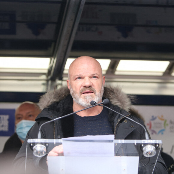 Philippe Etchebest - Rassemblement national des métiers de l'hôtellerie, de la restauration, du tourisme à l'appel de l'UMIH et le GNI à l'esplanade des Invalides à Paris le 14 décembre 2020. © Panoramic / Bestimage