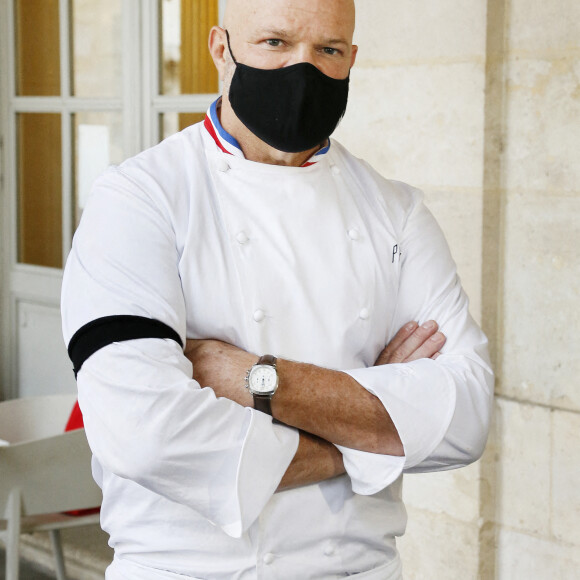 Le grand chef Bordelais et présentateur TV Philippe Etchebest organise un concert de casseroles devant son restaurant Bordelais "Le 4ème Mur" avec son équipe afin de soutenir l'ouverture des restaurants pendant la crise liée à l'épidémie de Coronavirus (COVID-19), le 2 Octobre 2020 à Bordeaux.