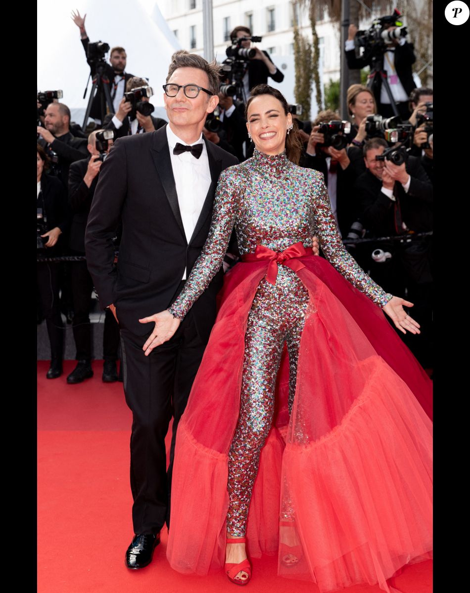 Michel Hazanavicius et sa compagne Bérénice Bejo (bijoux TASAKI) - Montée des marches du film " L'Innocent " lors du 75ème Festival International du Film de Cannes. Le 24 mai 2022 © Cyril Moreau / Bestimage