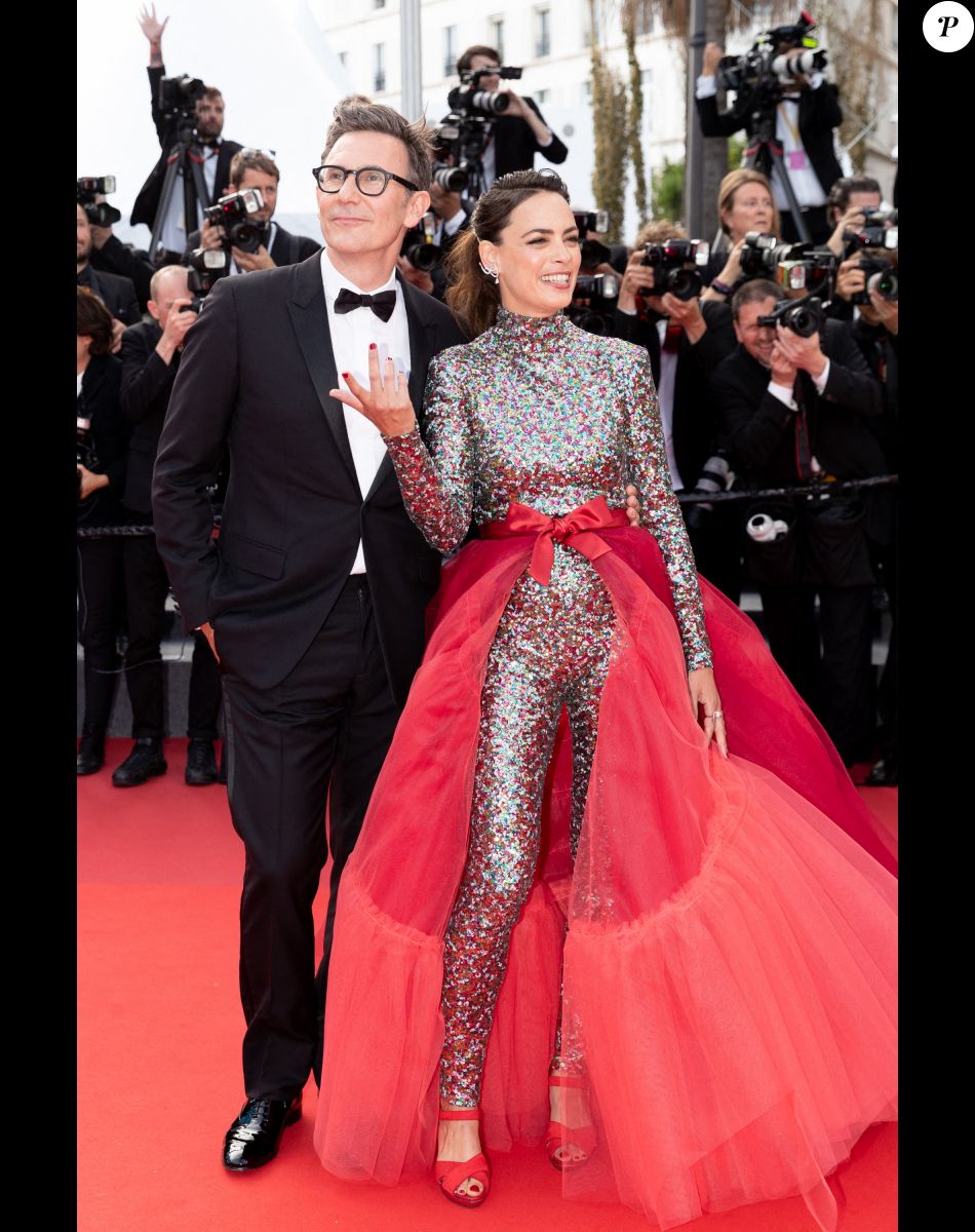 Michel Hazanavicius et sa compagne Bérénice Bejo (bijoux TASAKI) - Montée des marches du film " L'Innocent " lors du 75ème Festival International du Film de Cannes. Le 24 mai 2022 © Cyril Moreau / Bestimage