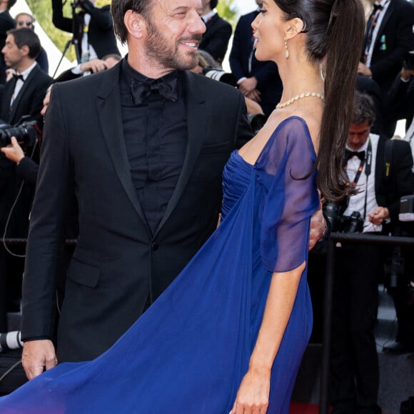Samuel Le Bihan et sa compagne Stefania Cristian - Montée des marches du film " L'Innocent " lors du 75ème Festival International du Film de Cannes. Le 24 mai 2022 © Olivier Borde / Bestimage 