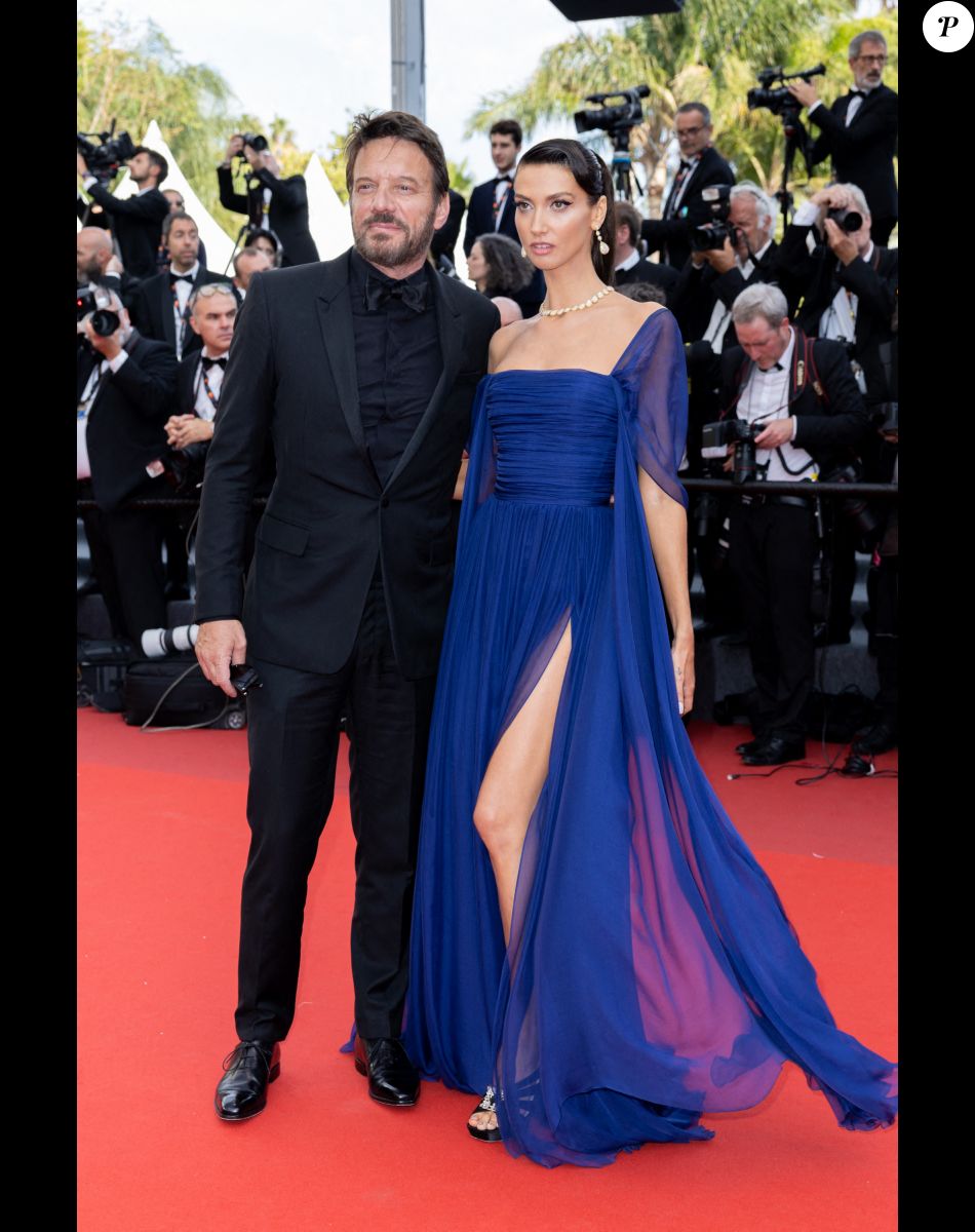 Samuel Le Bihan et sa compagne Stefania Cristian - Montée des marches du film " L'Innocent " lors du 75ème Festival International du Film de Cannes. Le 24 mai 2022 © Olivier Borde / Bestimage