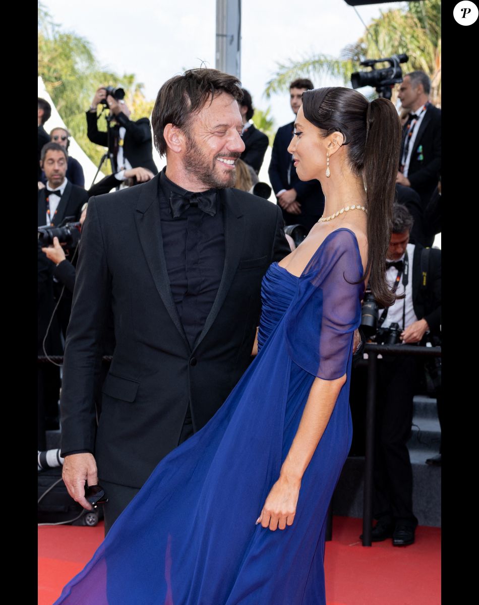 Samuel Le Bihan et sa compagne Stefania Cristian - Montée des marches du film " L'Innocent " lors du 75ème Festival International du Film de Cannes. Le 24 mai 2022 © Olivier Borde / Bestimage