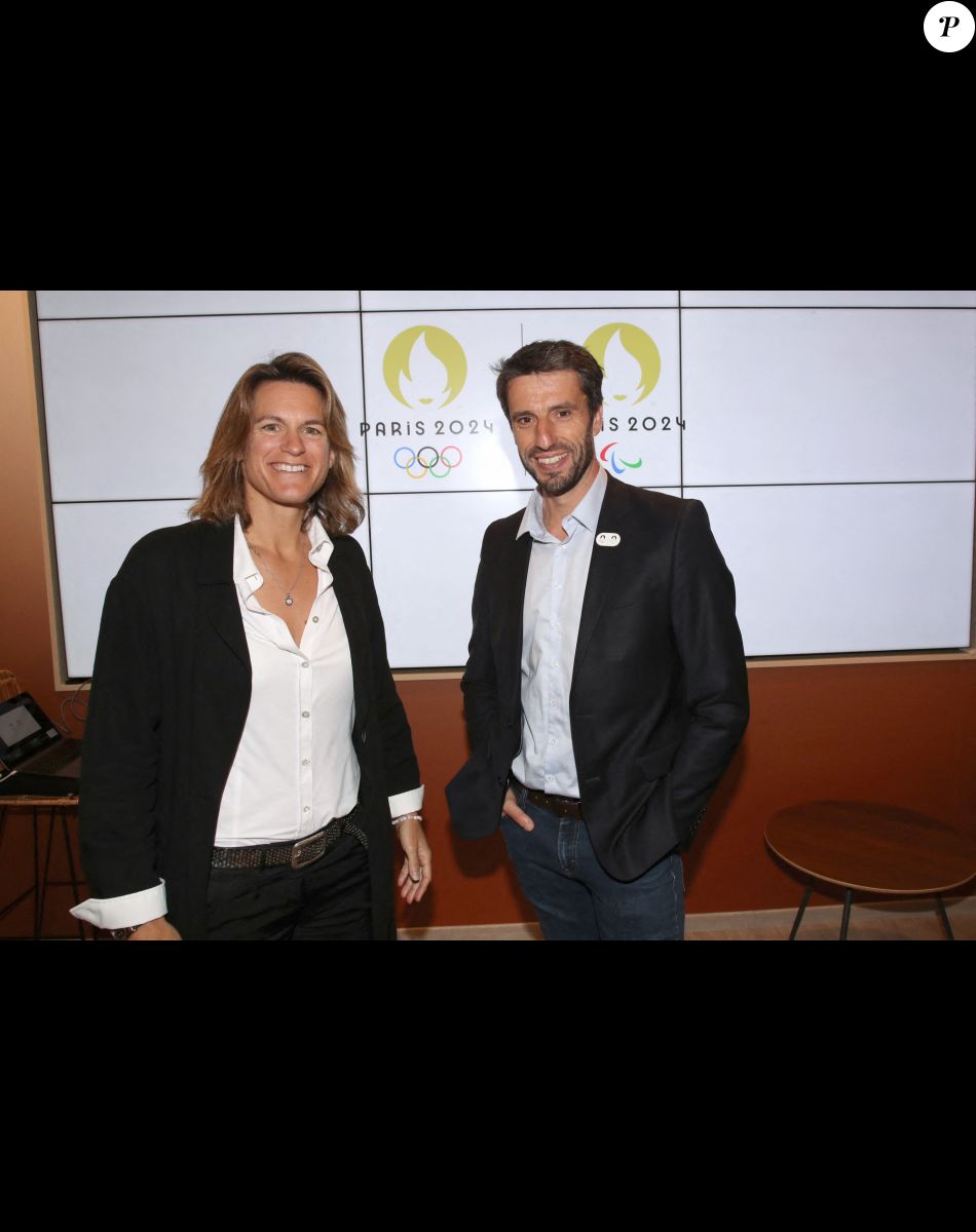 Amelie Mauresmo (Directrice du Tournois de Roland Garros) et Tony Estanguet (Président du Comité des jeux Olympiques 2024 à Paris) au village (Jour 3) lors des Internationaux de France de Tennis de Roland Garros 2022, à Paris, France, le 24 mai 2022. © Bertrand Rindoff/Bestimage