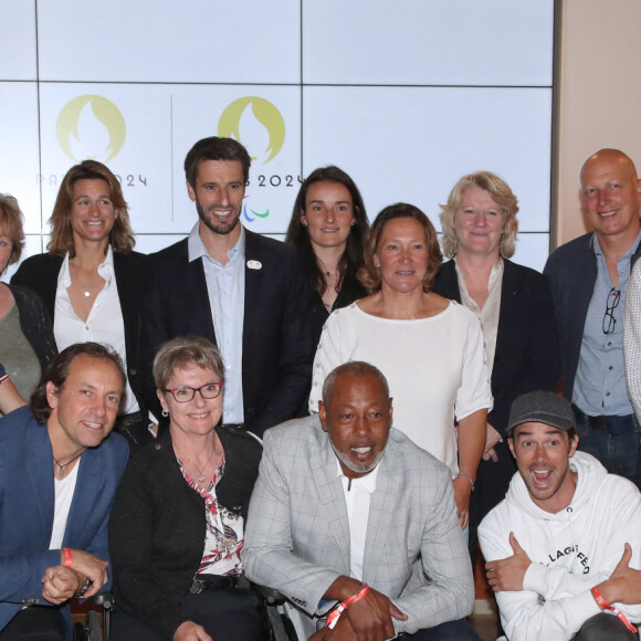 Philippe Candeloro, Amelie Mauresmo (Directrice du Tournois de Roland Garros) et Tony Estanguet (Président du Comité des jeux Olympiques 2024 à Paris) avec le Comité des Jeux Olympiques 2024 à Paris au village (Jour 3) lors des Internationaux de France de Tennis de Roland Garros 2022, à Paris, France, le 24 mai 2022. © Bertrand Rindoff/Bestimage