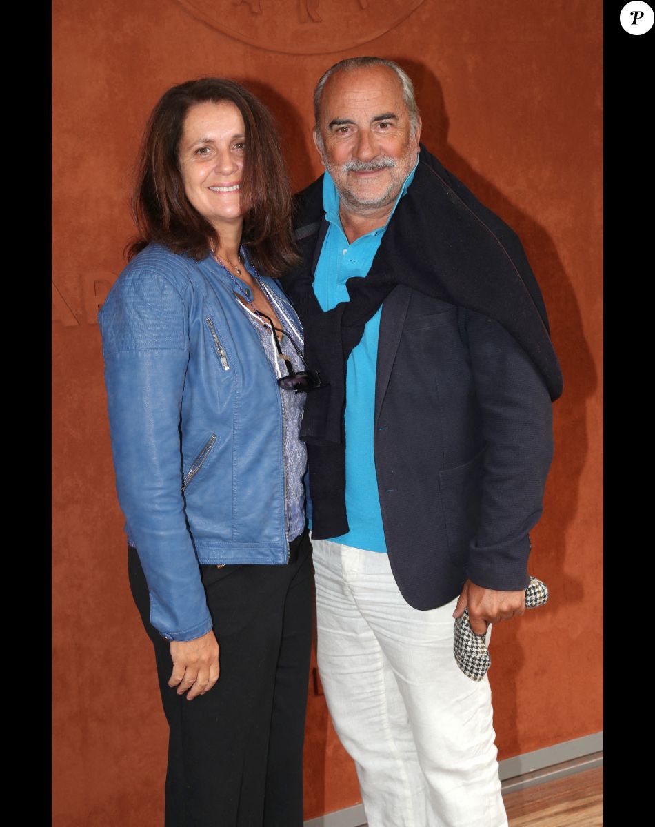 Antoine Dulery et sa femme Pascale Pouzadoux au village (Jour 3) lors des Internationaux de France de Tennis de Roland Garros 2022, à Paris, France, le 24 mai 2022. © Bertrand Rindoff/Bestimage