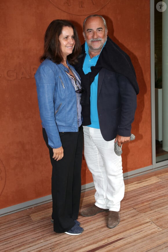 Antoine Dulery et sa femme Pascale Pouzadoux au village (Jour 3) lors des Internationaux de France de Tennis de Roland Garros 2022, à Paris, France, le 24 mai 2022. © Bertrand Rindoff/Bestimage