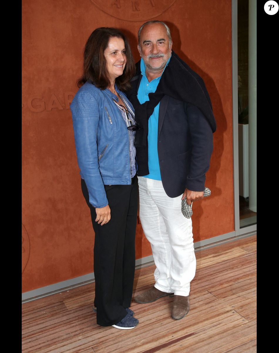 Antoine Dulery et sa femme Pascale Pouzadoux au village (Jour 3) lors des Internationaux de France de Tennis de Roland Garros 2022, à Paris, France, le 24 mai 2022. © Bertrand Rindoff/Bestimage