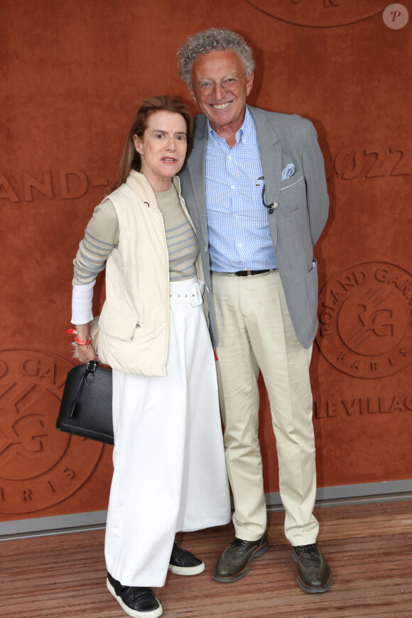Nelson Monfort et sa femme Dominique au village (Jour 3) lors des Internationaux de France de Tennis de Roland Garros 2022, à Paris, France, le 24 mai 2022. © Bertrand Rindoff/Bestimage