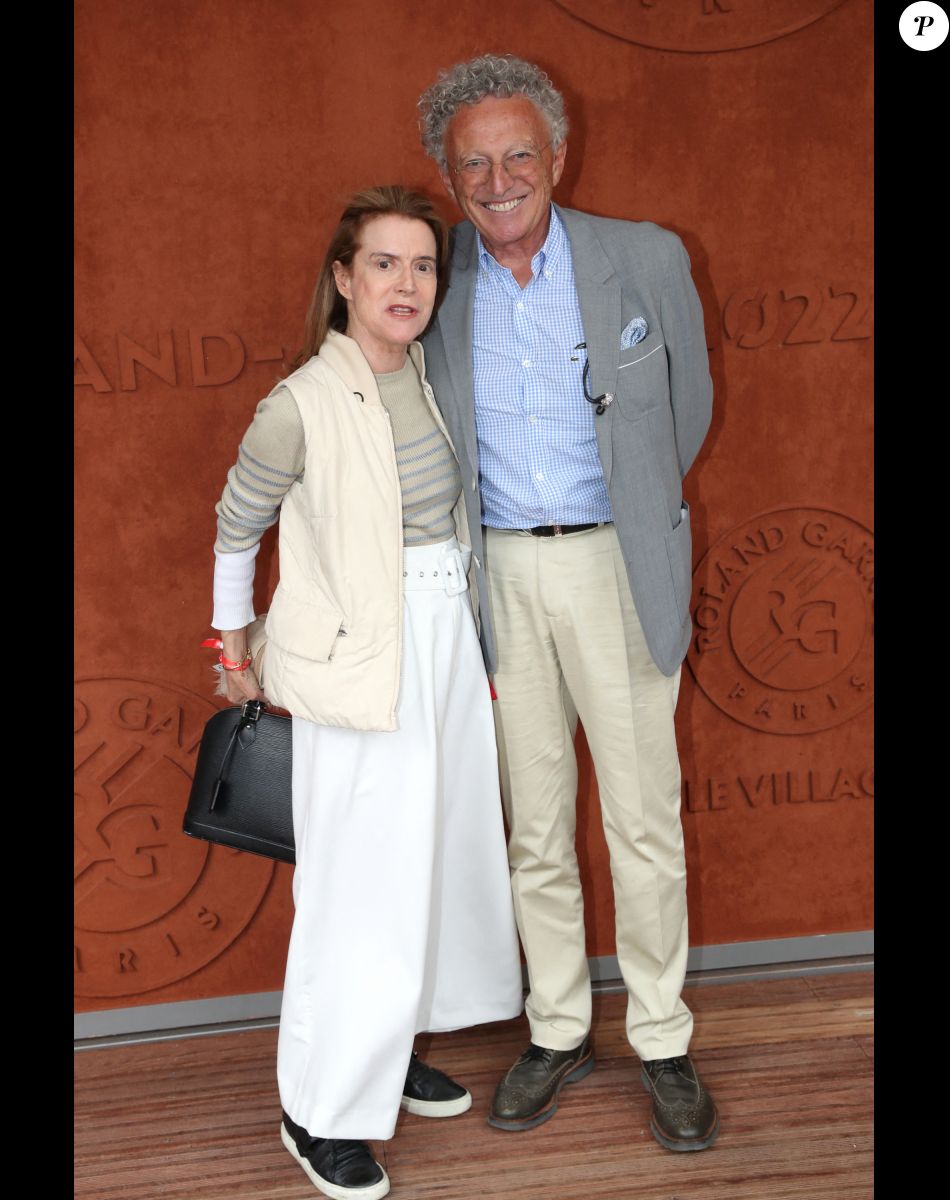 Nelson Monfort et sa femme Dominique au village (Jour 3) lors des Internationaux de France de Tennis de Roland Garros 2022, à Paris, France, le 24 mai 2022. © Bertrand Rindoff/Bestimage