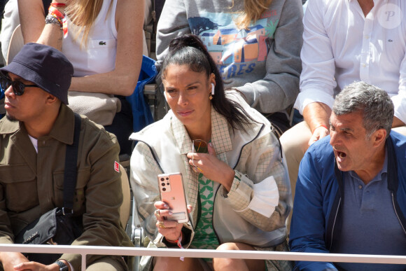 Zehira Darabid aka Zaho - Jour 3 - Les célébrités en tribune lors des internationaux de France de Roland Garros à Paris le 24 mai 2022.