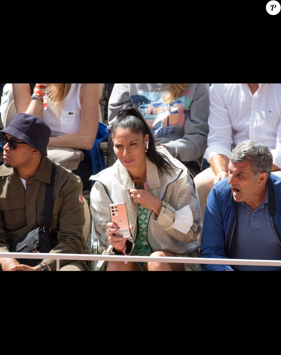 Zehira Darabid aka Zaho - Jour 3 - Les célébrités en tribune lors des internationaux de France de Roland Garros à Paris le 24 mai 2022.
