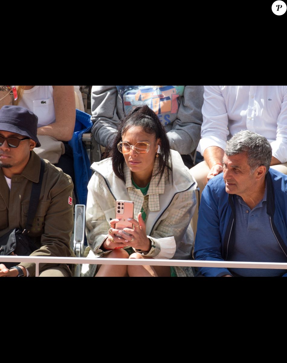 Zehira Darabid aka Zaho - Jour 3 - Les célébrités en tribune lors des internationaux de France de Roland Garros à Paris le 24 mai 2022.