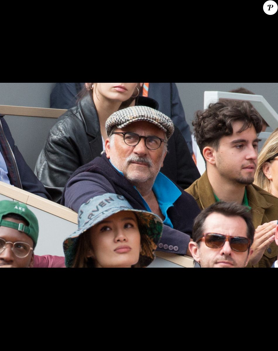 Antoine Dulery - Jour 3 - Les célébrités en tribune lors des internationaux de France de Roland Garros à Paris le 24 mai 2022.