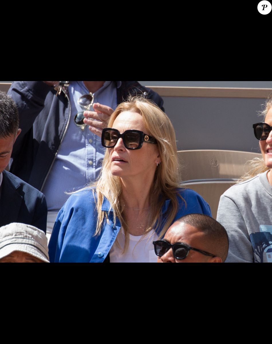 Estelle Lefebure - Jour 3 - Les célébrités en tribune lors des internationaux de France de Roland Garros à Paris le 24 mai 2022.