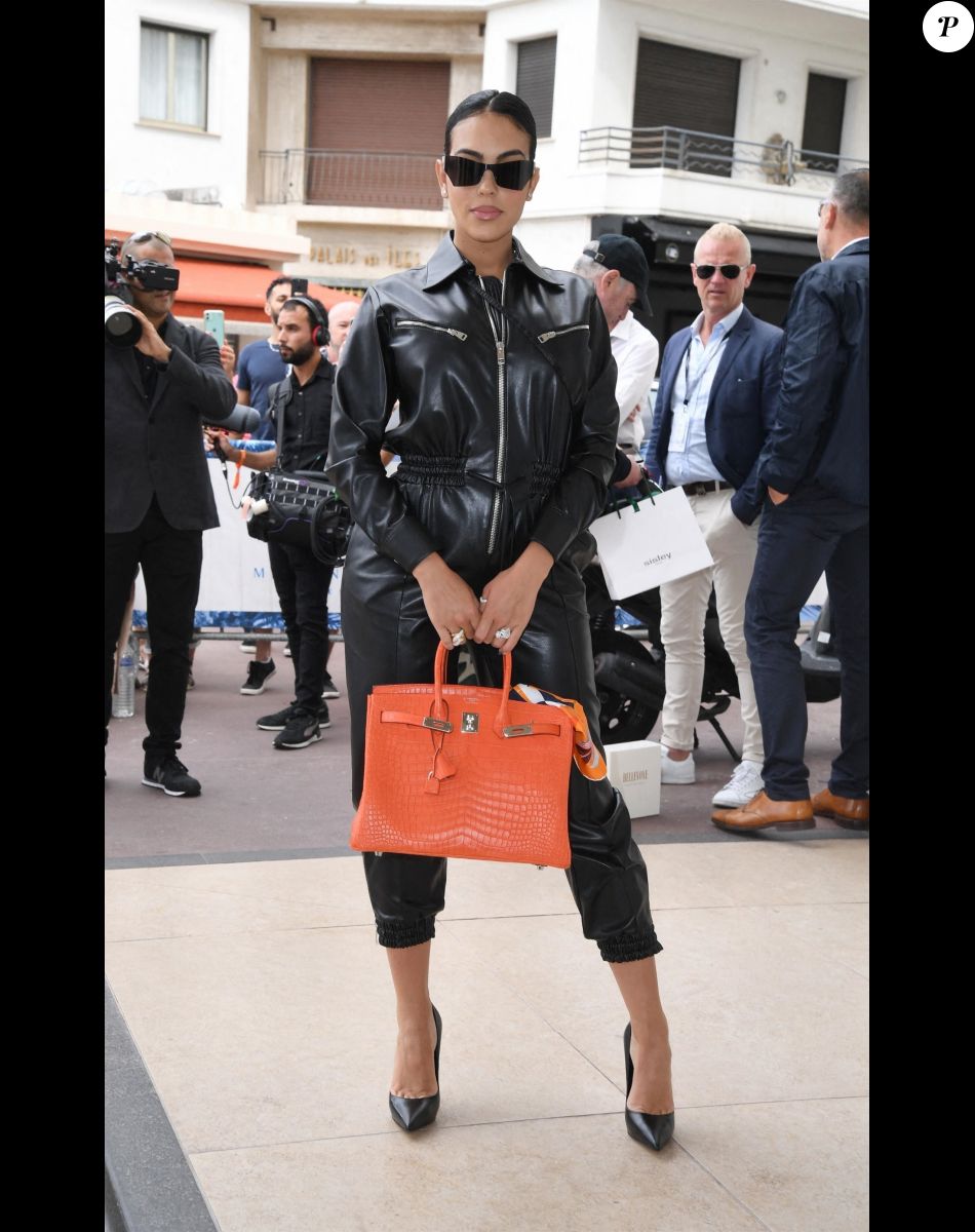 Georgina Rodriguez à la sortie de l'hôtel "Martinez" lors du 75ème Festival International du Film de Cannes, le 25 mai 2022.