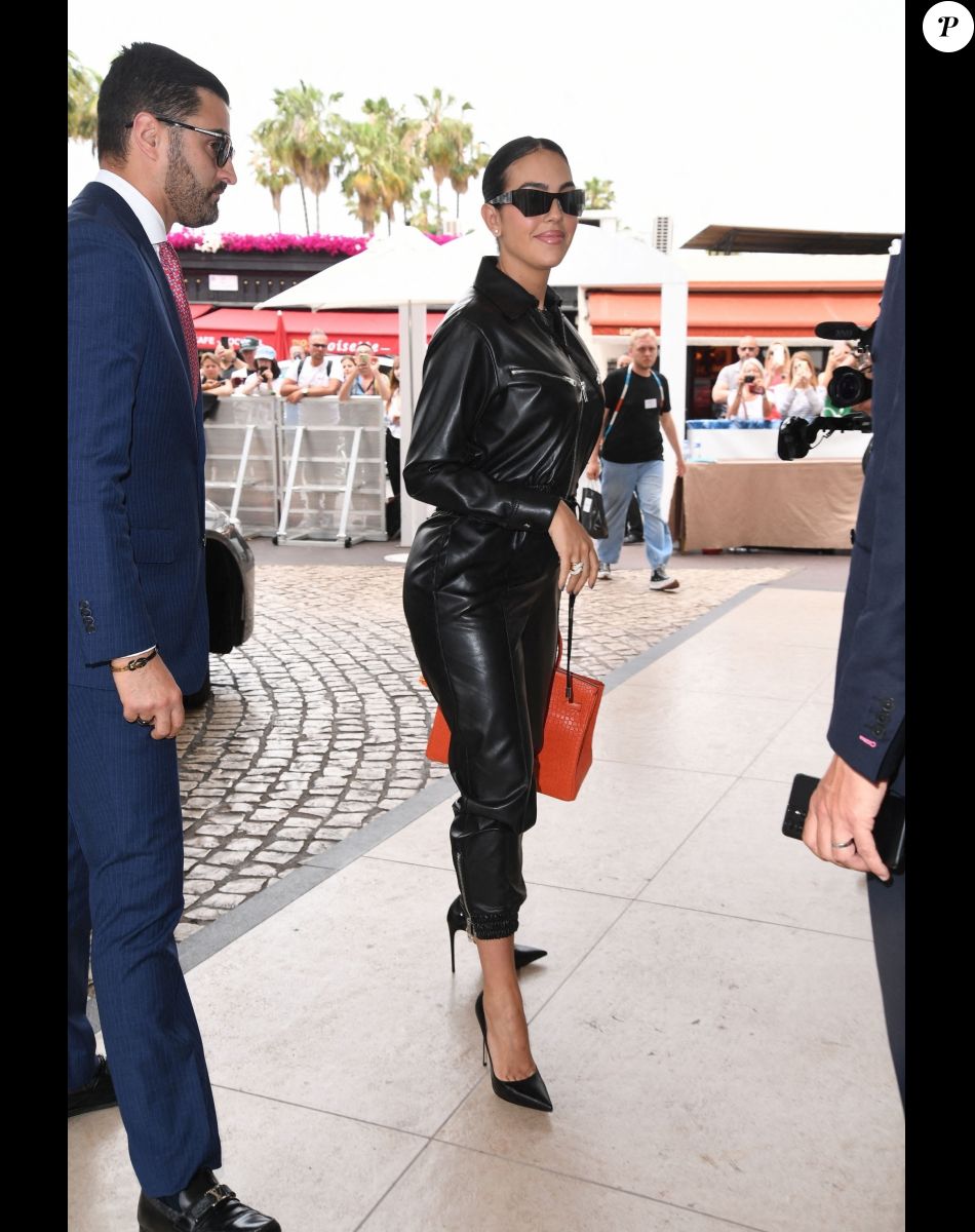Georgina Rodriguez à la sortie de l'hôtel "Martinez" lors du 75ème Festival International du Film de Cannes, le 25 mai 2022.