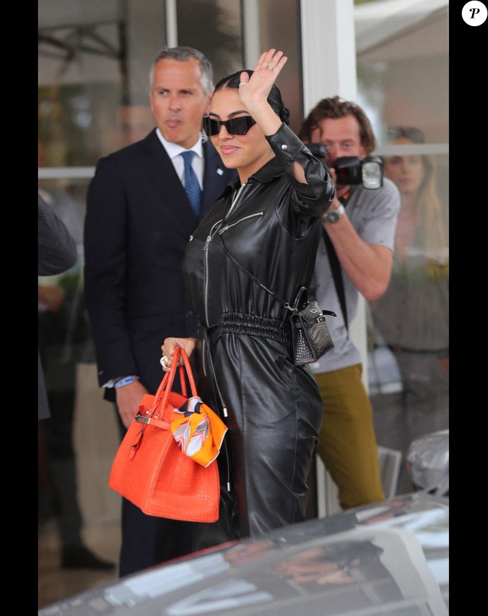 Georgina Rodriguez à la sortie de l'hôtel "Martinez" lors du 75ème Festival International du Film de Cannes, le 25 mai 2022.