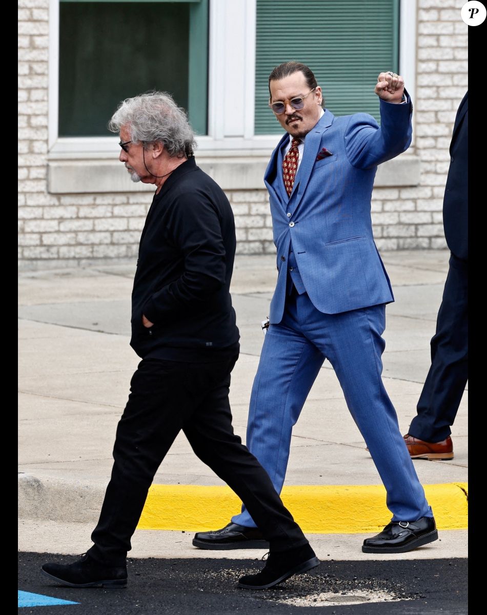 Johnny Depp quitte le tribunal de Fairfax lors du procès intenté pour diffamation contre son ex-femme, A.Heard, le 24 mai 2022.