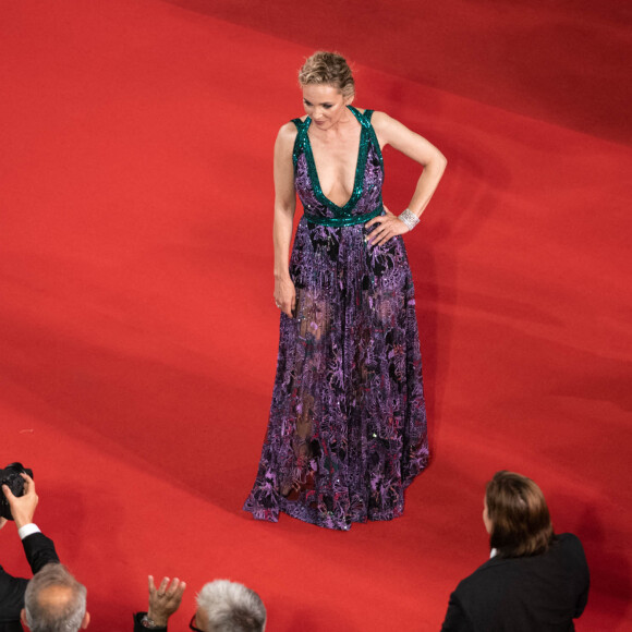 Claire Keim (Charlotte Tilbury pour le maquillage, Dessange pour la coiffure, Bijoux Boucheron, Robe Elie Saab, Chaussures Jimmy Choo) - Montée des marches du film " Stars At Noon " lors du 75ème Festival International du Film de Cannes. Le 25 mai 2022 © Pool / Bestimage 