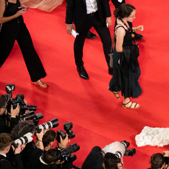 Nabilla Benattia (enceinte) et son mari Thomas Vergara - Montée des marches du film " Stars At Noon " lors du 75ème Festival International du Film de Cannes. Le 25 mai 2022 © Pool / Bestimage