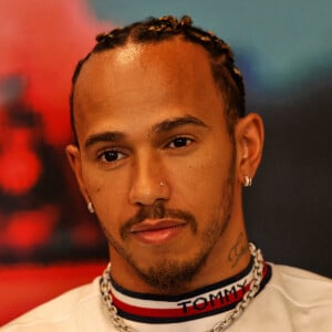 Lewis Hamilton répond aux journalistes avant le Grand Prix de F1 de Monaco.