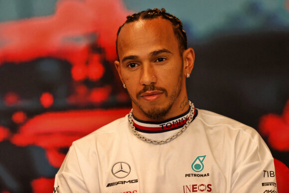 Lewis Hamilton répond aux journalistes avant le Grand Prix de F1 de Monaco.