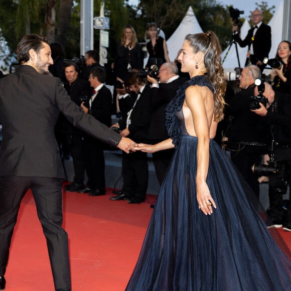 Pierre Niney et sa femme Natasha Andrews - Montée des marches du film " Mascarade " lors du 75ème Festival International du Film de Cannes. Le 27 mai 2022 © Olivier Borde / Bestimage 