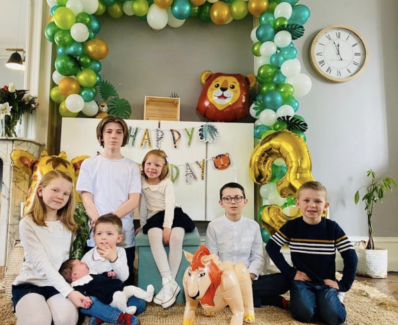 Justine Cordule (Familles nombreuses) partage une photo de ses sept enfants - Instagram