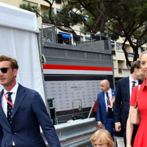 Pierre Casiraghi, son fils Francesco Casiraghi, sa femme Beatrice Borromeo, Andrea Casiraghi, Tatiana Santo Domingo, Charlotte Casiraghi, son fils Raphaël Elmaleh et Juliette Maillot - La famille de Monaco assiste au Grand Prix de F1 de Monaco, le 29 mai 2022. © Bruno Bebert/Bestimage 