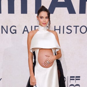 Nabilla Benattia - Photocall du gala de l'AmFar à l'Hôtel du Cap-Eden-Roc à Antibes. © Cyril Moreau/ Bestimage 