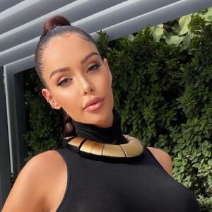 Nabilla Benattia enceinte et sublime sur Instagram