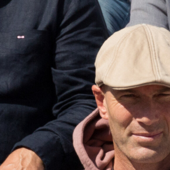 Zinedine Zidane - Les célébrités dans les tribunes lors des Internationaux de France de Tennis de Roland Garros 2022, le 27 mai 2022. © MPP / Bestimage