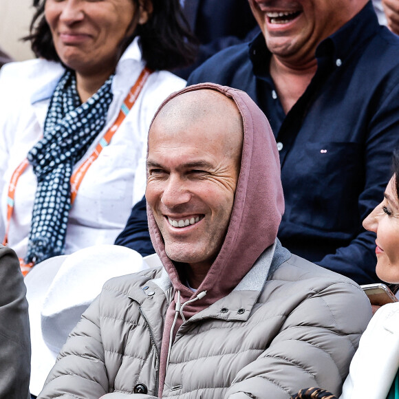Zinédine Zidane dans les tribunes lors des Internationaux de France de Tennis de Roland Garros 2022 (jour 6), à Paris, France, le 27 mai 2022. © Bertrand Rindoff/Bestimage