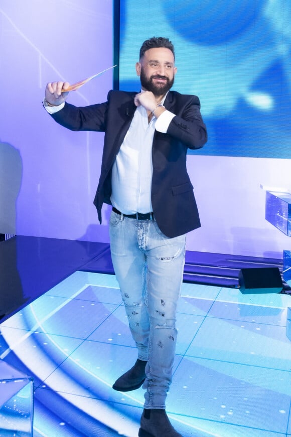 Exclusif - Cyril Hanouna sur le plateau de l'émission Touche pas à mon poste (TPMP) diffusée en direct sur C8 le 21 mars 2022. © Jack Tribeca / Bestimage 