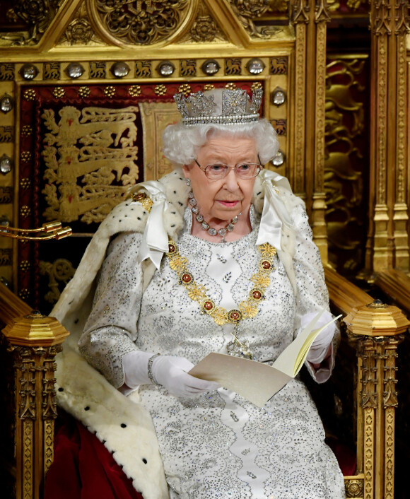La reine Elizabeth II d'Angleterre - La famille royale d'Angleterre lors de l'ouverture du Parlement au palais de Westminster à Londres.