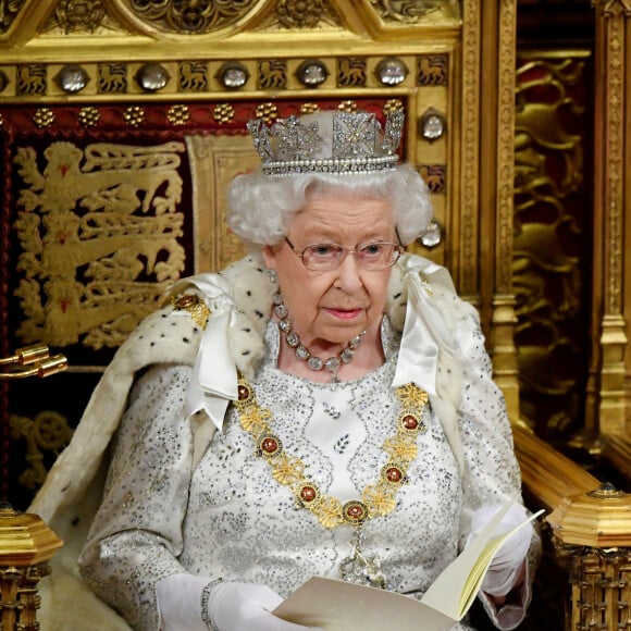 La reine Elizabeth II d'Angleterre - La famille royale d'Angleterre lors de l'ouverture du Parlement au palais de Westminster à Londres.