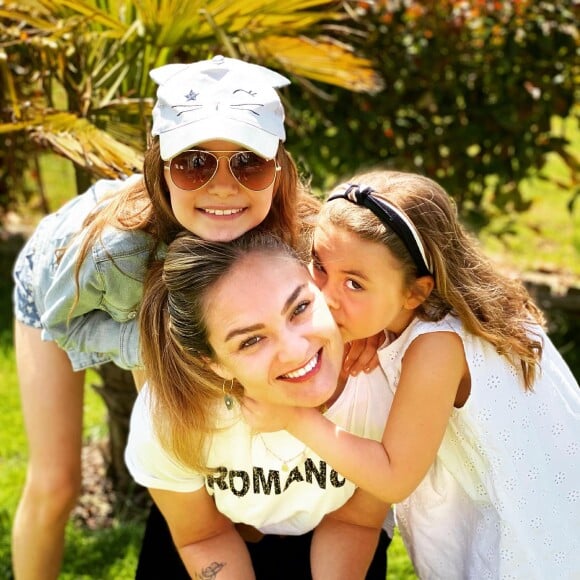 Elodie de "Koh-Lanta" avec ses filles