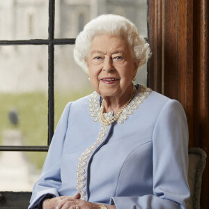 Portrait officiel de la reine Elisabeth II d'Angleterre, photographiée au château de Windsor, à l'occasion de son jubilé de platine