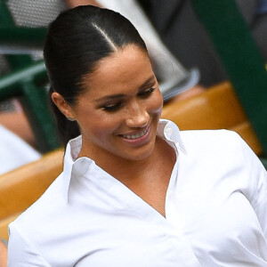 Catherine (Kate) Middleton, duchesse de Cambridge, Meghan Markle, duchesse de Sussex, sont dans les tribunes lors de la finale femme de Wimbledon "Serena Williams - Simona Halep (2/6 - 2/6) à Londres le 13 juillet 2019. © Chryslène Caillaud / Panoramic / Bestimage 