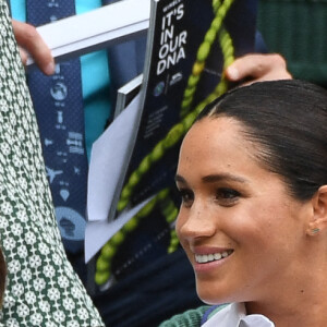 Catherine (Kate) Middleton, duchesse de Cambridge, Meghan Markle, duchesse de Sussex, sont dans les tribunes lors de la finale femme de Wimbledon "Serena Williams - Simona Halep (2/6 - 2/6) à Londres le 13 juillet 2019. © Chryslène Caillaud / Panoramic / Bestimage 