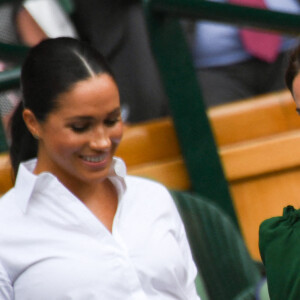 Catherine (Kate) Middleton, duchesse de Cambridge, Meghan Markle, duchesse de Sussex, sont dans les tribunes lors de la finale femme de Wimbledon "Serena Williams - Simona Halep (2/6 - 2/6) à Londres le 13 juillet 2019. © Chryslène Caillaud / Panoramic / Bestimage 