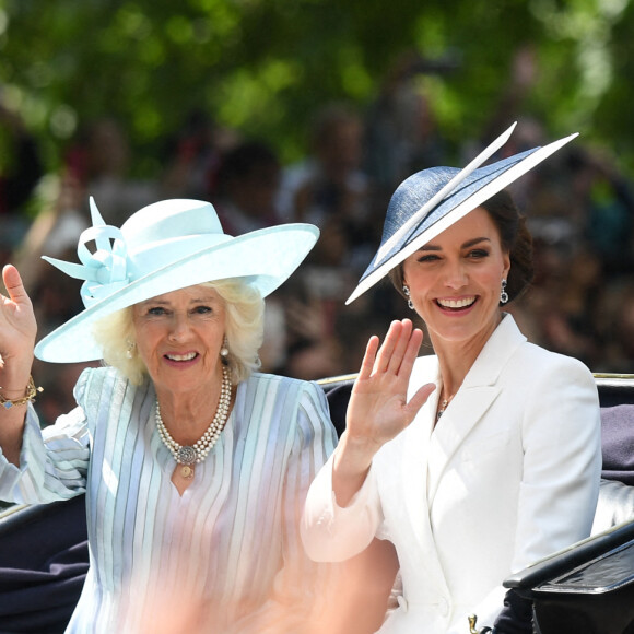 Camilla Parker Bowles, duchesse de Cornouailles, Catherine (Kate) Middleton, duchesse de Cambridge, le prince George de Cambridge - Les membres de la famille royale lors de la parade militaire "Trooping the Colour" dans le cadre de la célébration du jubilé de platine (70 ans de règne) de la reine Elizabeth II à Londres, le 2 juin 2022. 